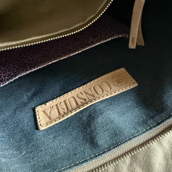 Elegant Gray Embossed Tote Bag - Picture 9 of 14